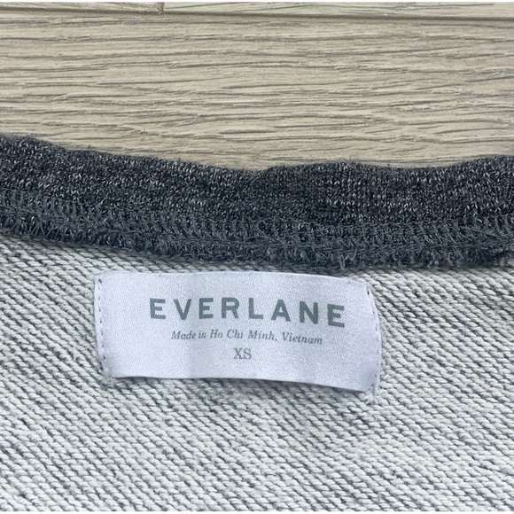 Everlane Grey Short Sleeve Crewneck Sweater - Picture 5 of 8